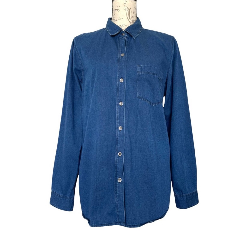 Old Navy The Classic Chambray Shirt Size Large